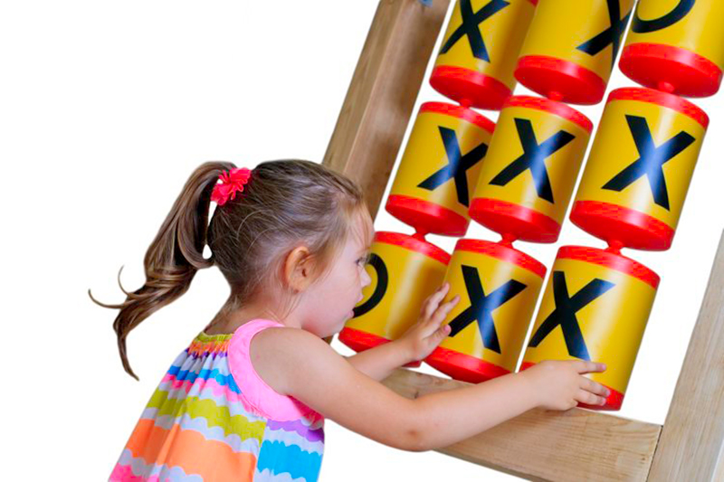 Czy tablice edukacyjne pomogą w rozwoju dziecka na placu zabaw?