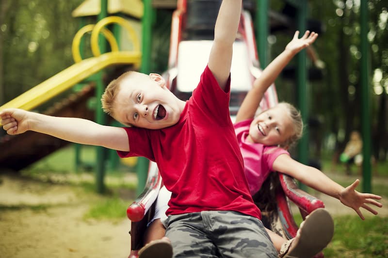 Jak zapewnić dzieciom beztroską wakacyjną zabawę?