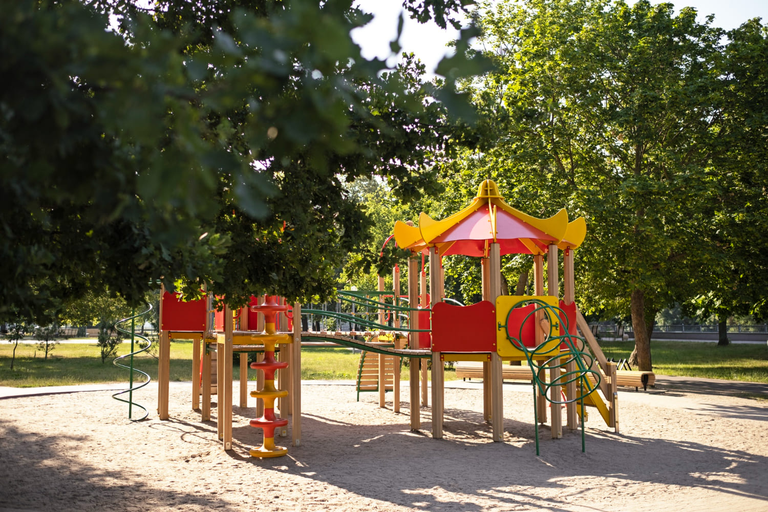 Plac zabaw integracja sensoryczna – jak wspiera rozwój dziecka?